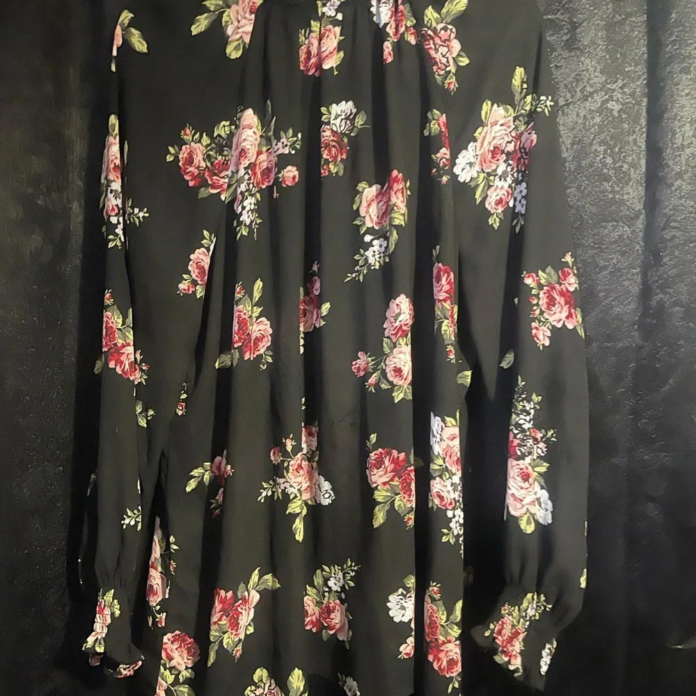 Time and Tru Black Floral Blouse - Picture 2 of 2